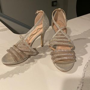 Women’s NINA silver sandal’s